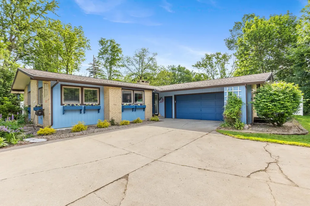 38 E Beltline Avenue SE Grand Rapids Charter Township MI 49506