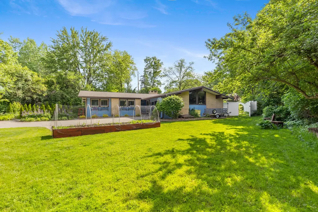38 E Beltline Avenue SE Grand Rapids Charter Township MI 49506