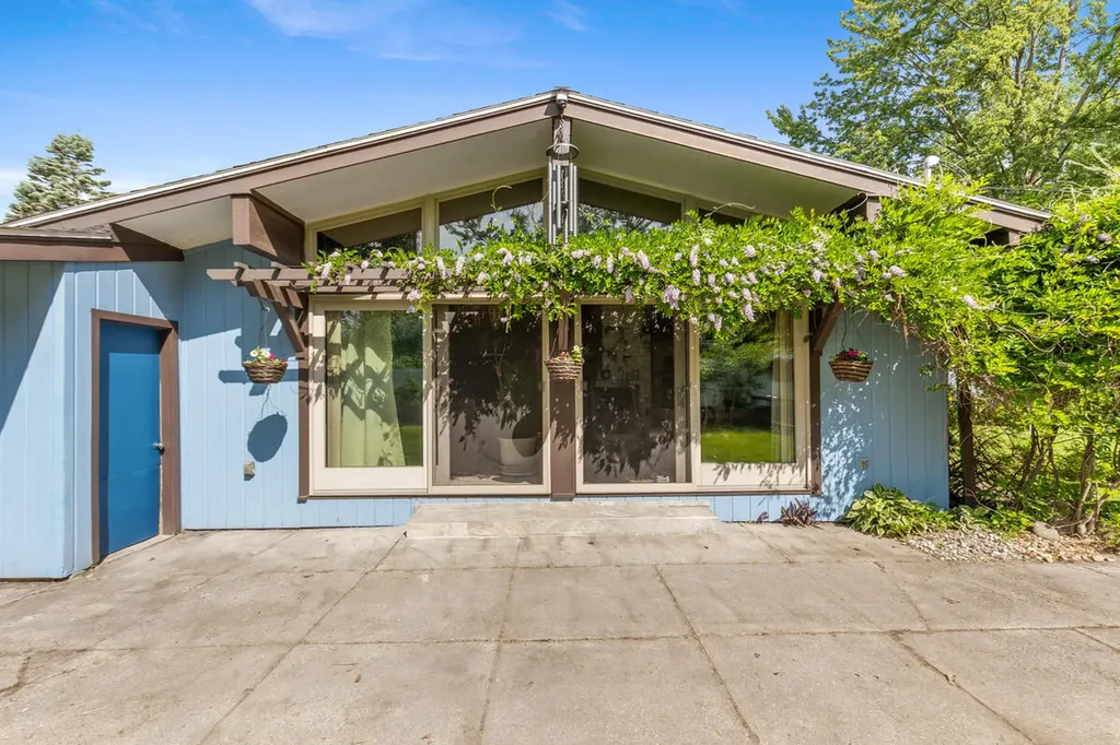 38 E Beltline Avenue SE Grand Rapids Charter Township MI 49506