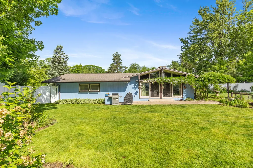 38 E Beltline Avenue SE Grand Rapids Charter Township MI 49506