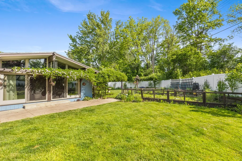 38 E Beltline Avenue SE Grand Rapids Charter Township MI 49506