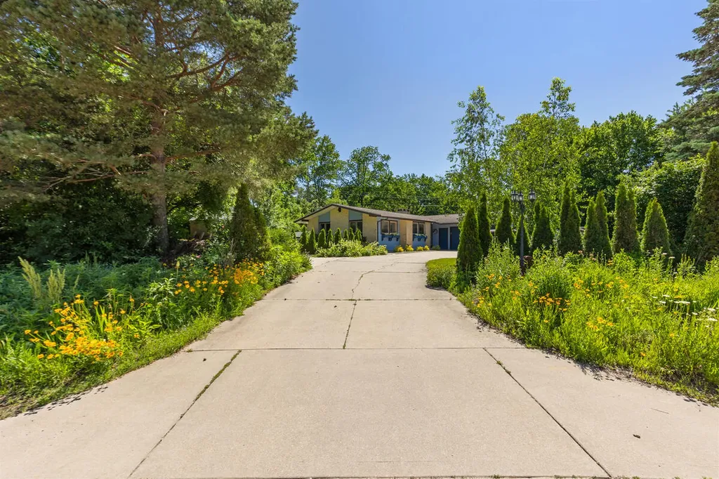 38 E Beltline Avenue SE Grand Rapids Charter Township MI 49506