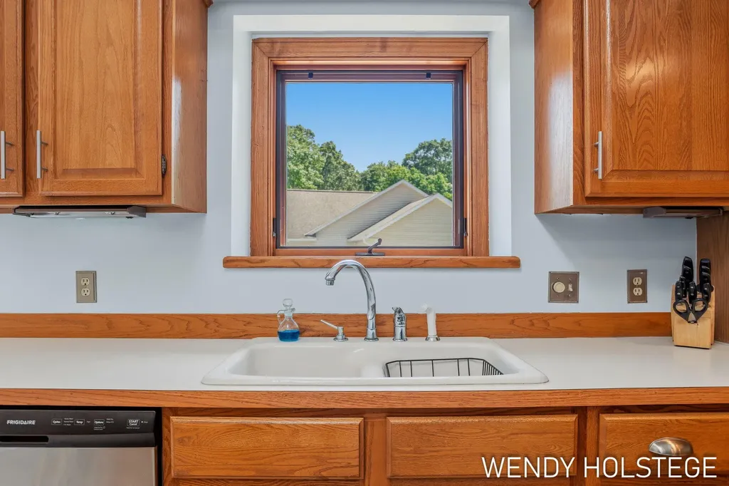 2135 Lakeridge Drive Park Township MI 49424