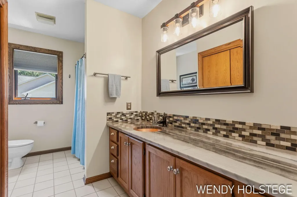 2135 Lakeridge Drive Park Township MI 49424