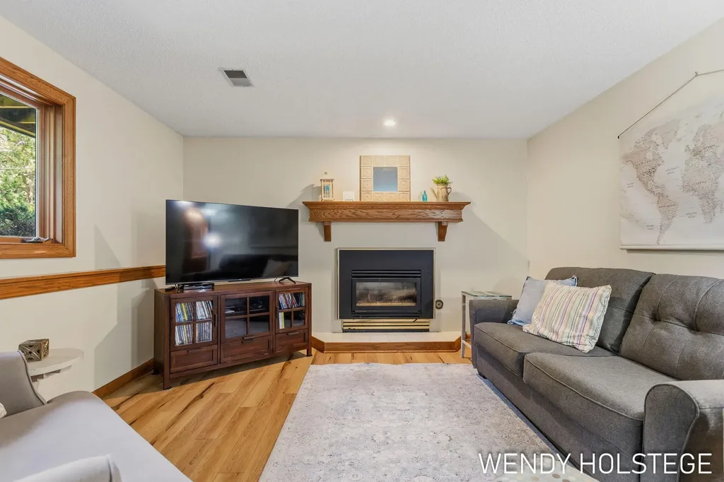 2135 Lakeridge Drive Park Township MI 49424