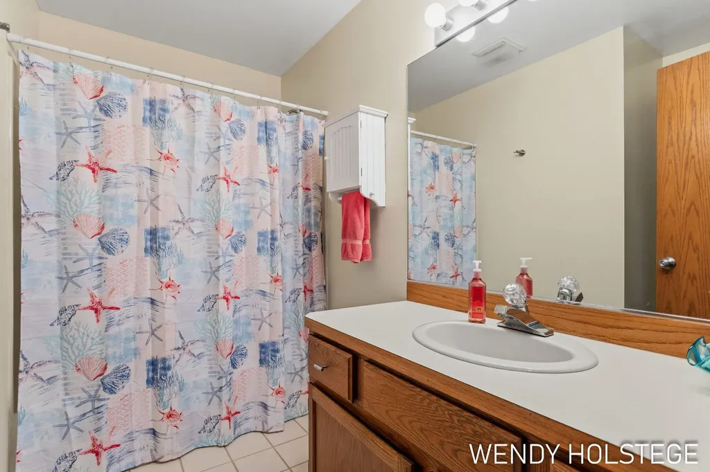2135 Lakeridge Drive Park Township MI 49424