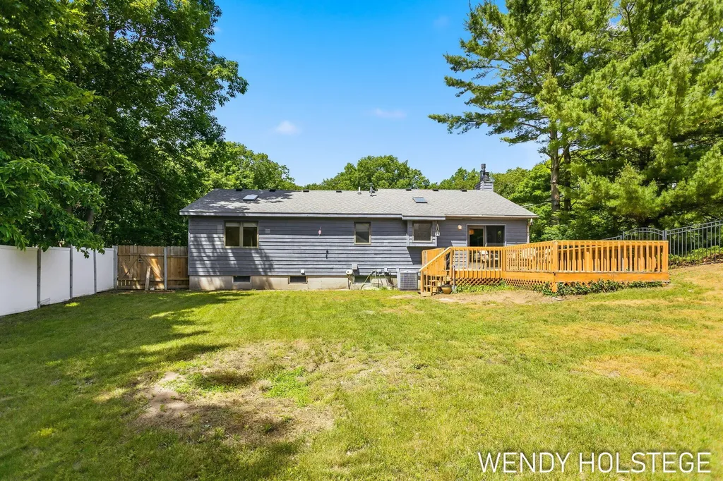 2135 Lakeridge Drive Park Township MI 49424