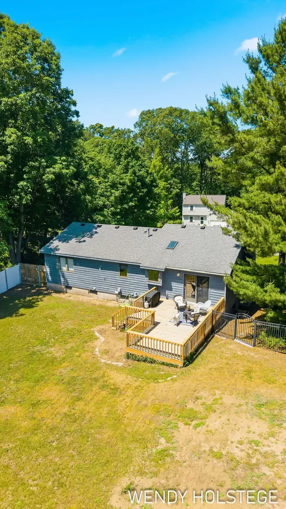 2135 Lakeridge Drive Park Township MI 49424