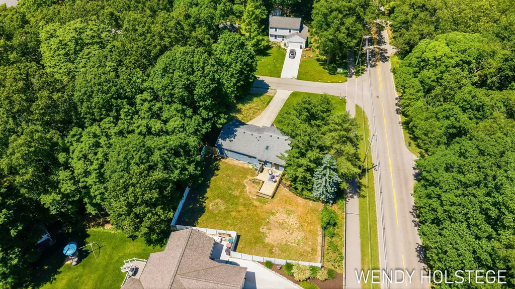 2135 Lakeridge Drive Park Township MI 49424