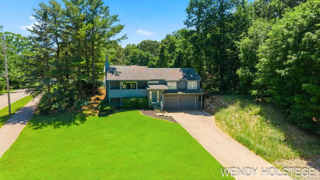 2135 Lakeridge Drive Park Township MI 49424