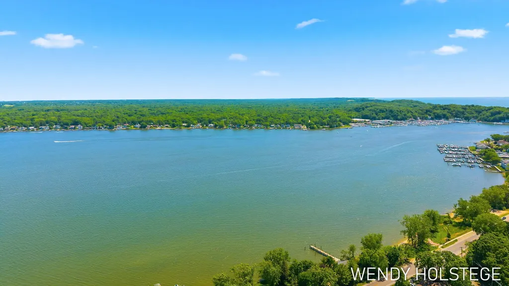 2135 Lakeridge Drive Park Township MI 49424