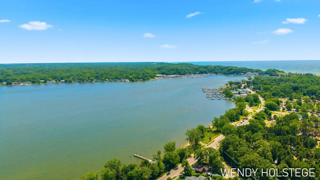 2135 Lakeridge Drive Park Township MI 49424