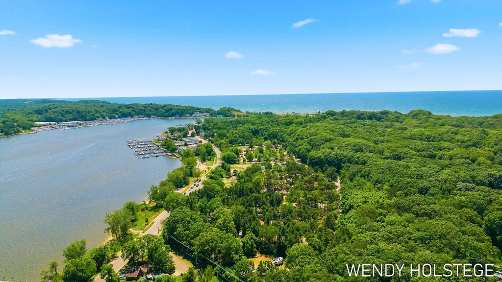 2135 Lakeridge Drive Park Township MI 49424