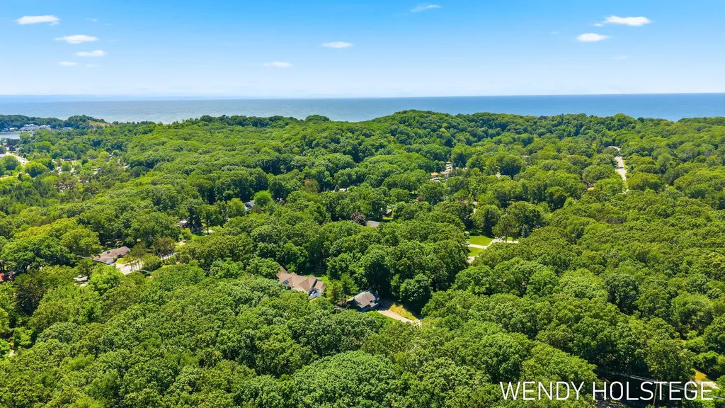 2135 Lakeridge Drive Park Township MI 49424