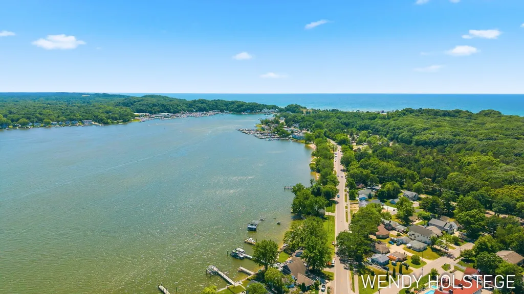 2135 Lakeridge Drive Park Township MI 49424