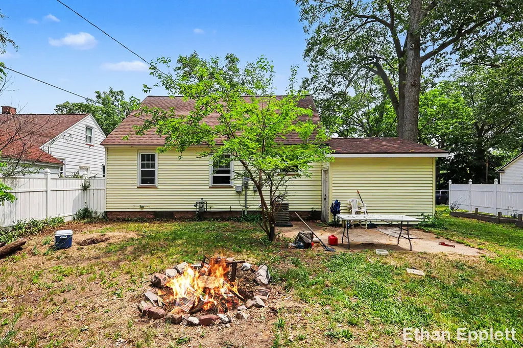 3321 Baker Street Muskegon Heights City MI 49444
