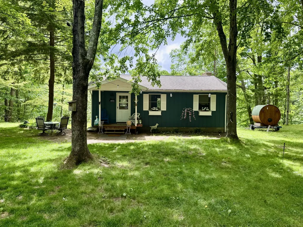 5825 S Woods Road Logan Township MI 49402