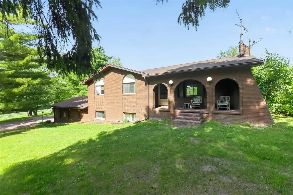 2717 Fishbeck Road Genoa Township MI 48843