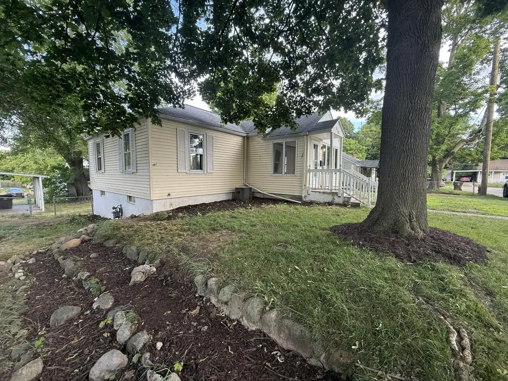 510 Maple Ridge Albion City MI 49224