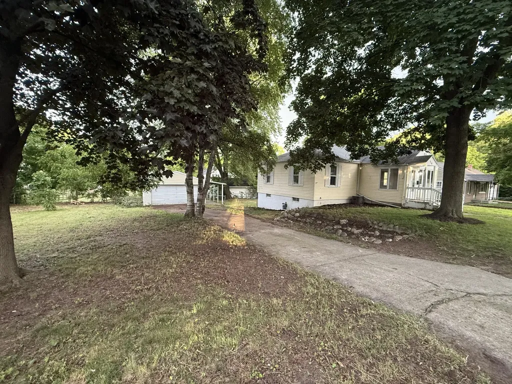 510 Maple Ridge Albion City MI 49224