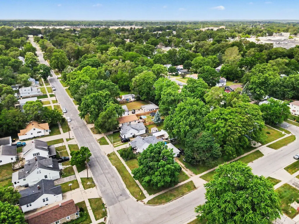 3955 Madison Avenue SE Wyoming City MI 49548
