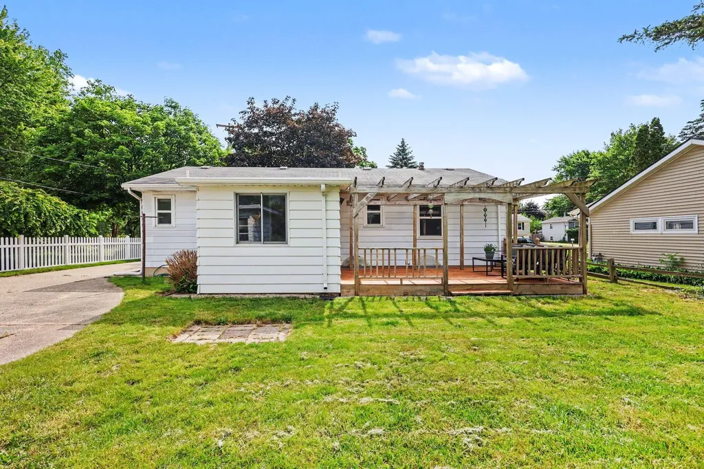 675 Westway Drive NW Walker City MI 49534