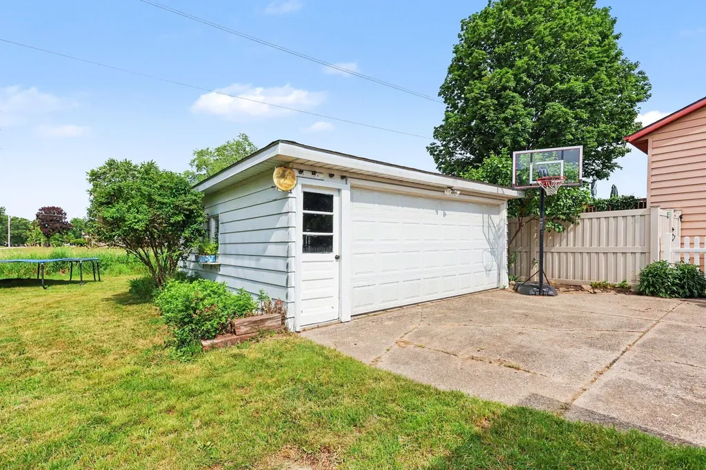 675 Westway Drive NW Walker City MI 49534