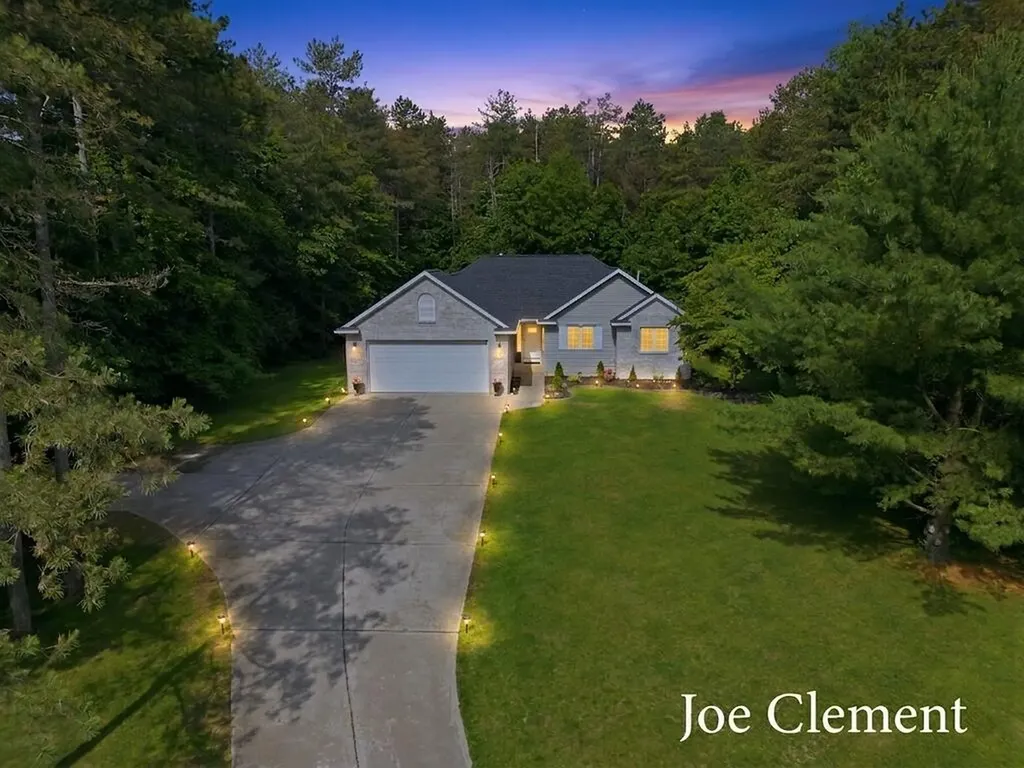 9347 Cedar Pines Lane NE Algoma Township MI 49345