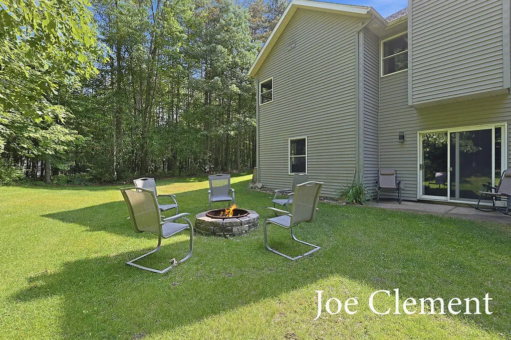 9347 Cedar Pines Lane NE Algoma Township MI 49345