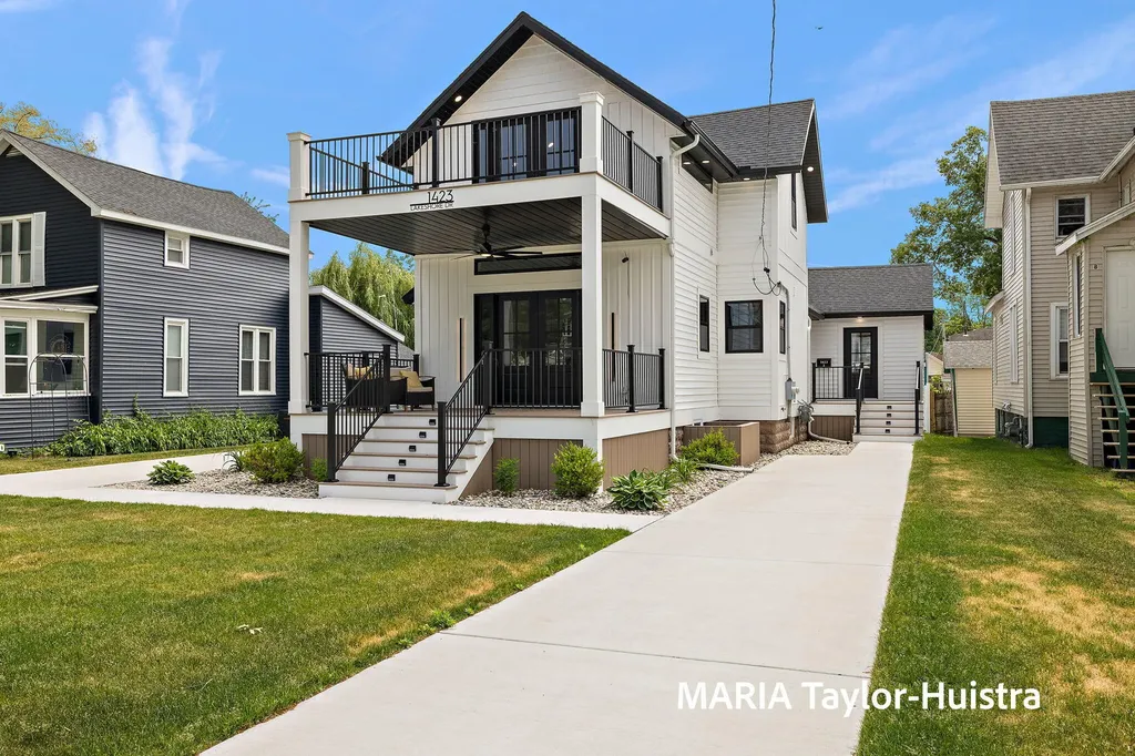 1423 Lakeshore Drive Muskegon City MI 49441