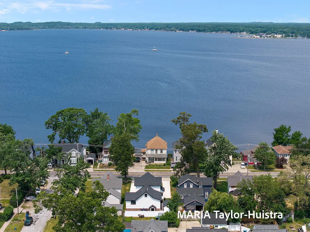 1423 Lakeshore Drive Muskegon City MI 49441