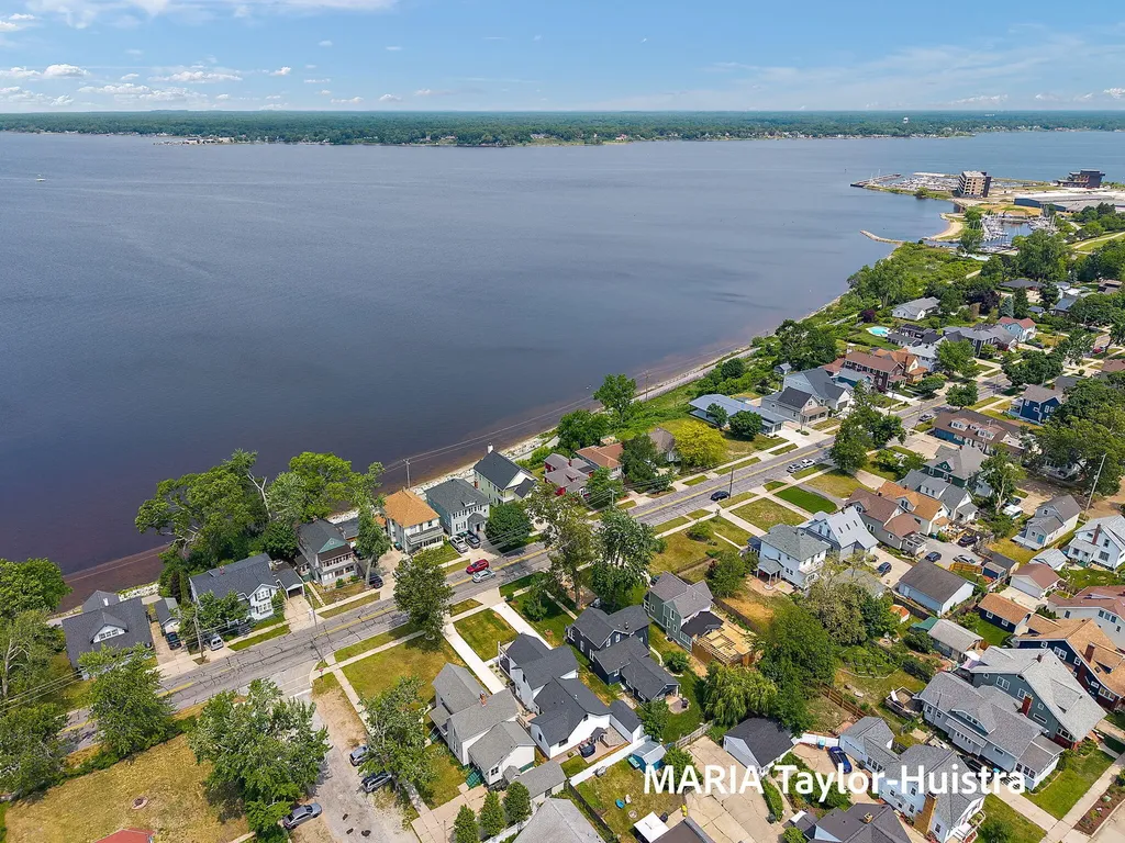 1423 Lakeshore Drive Muskegon City MI 49441