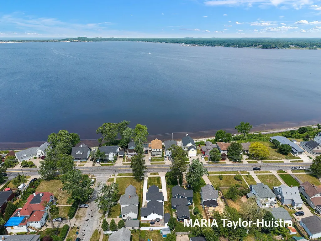 1423 Lakeshore Drive Muskegon City MI 49441