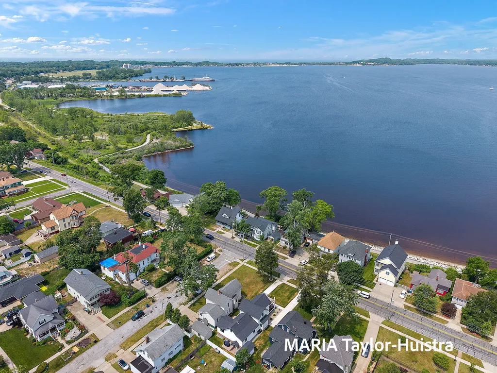1423 Lakeshore Drive Muskegon City MI 49441