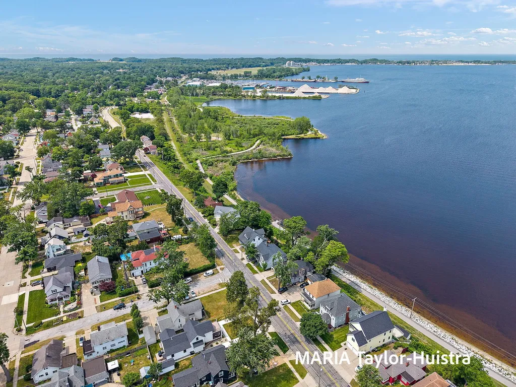 1423 Lakeshore Drive Muskegon City MI 49441
