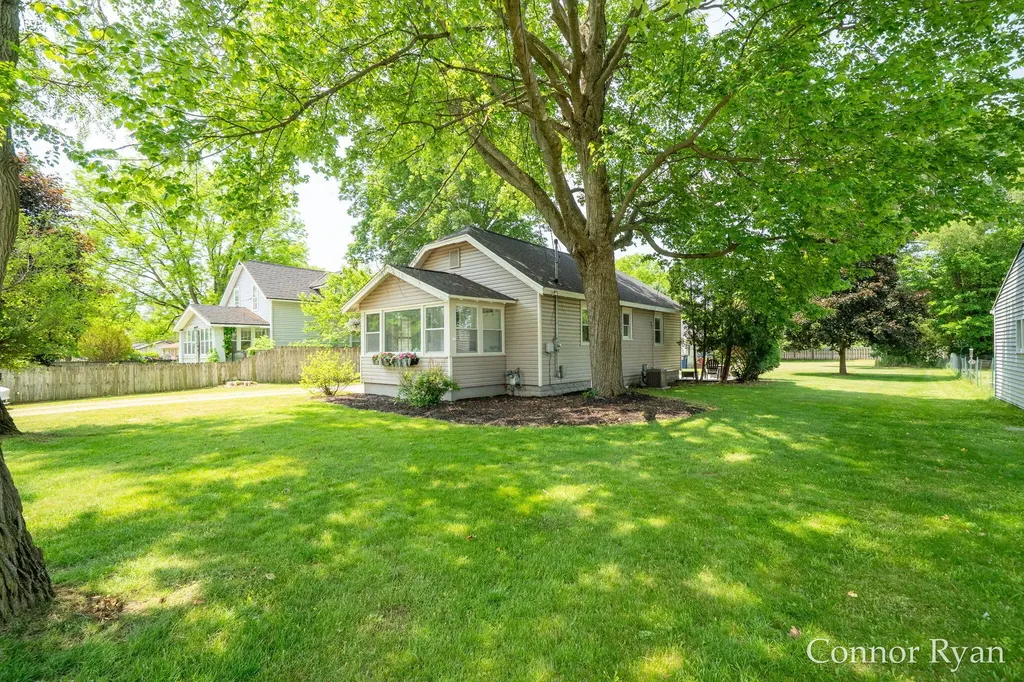 6145 Idaho Avenue NE Plainfield Charter Township MI 49306
