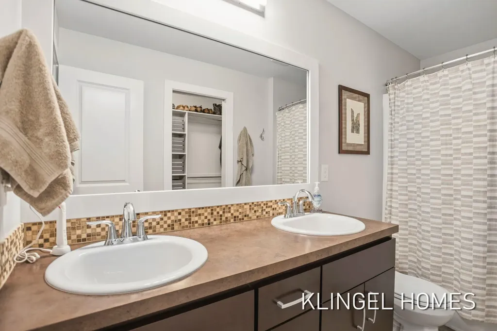 16815 Watersedge Drive Grand Haven Charter Township MI 49417