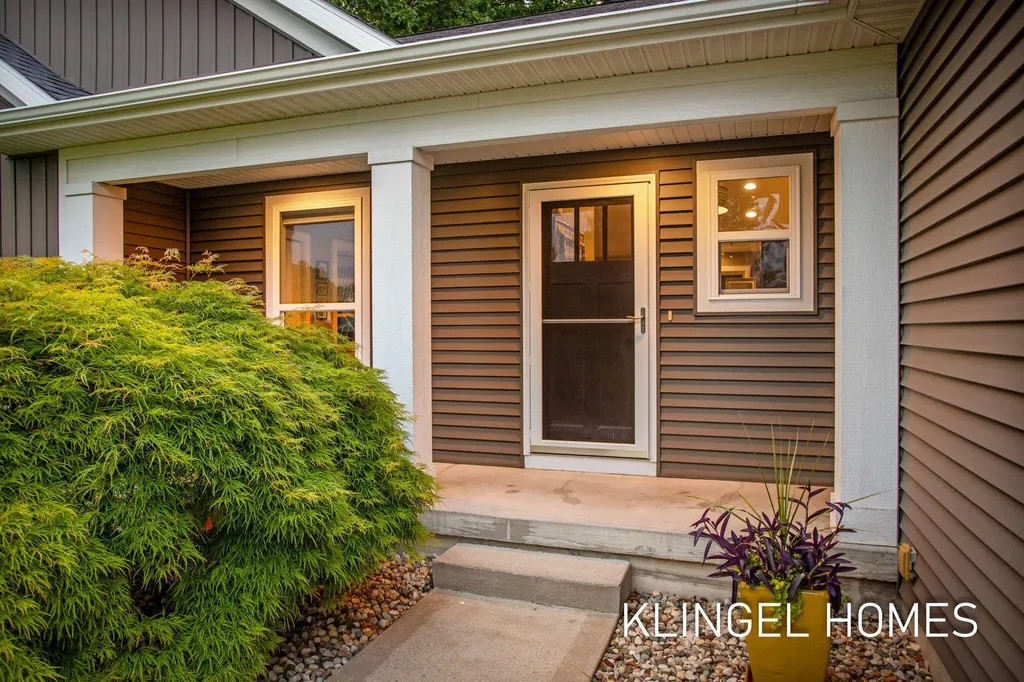 16815 Watersedge Drive Grand Haven Charter Township MI 49417