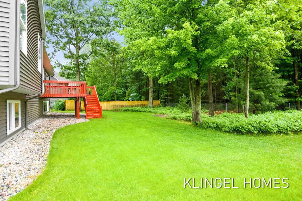 16815 Watersedge Drive Grand Haven Charter Township MI 49417