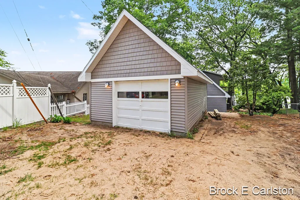 7880 W Lake Road Holton Township MI 49457