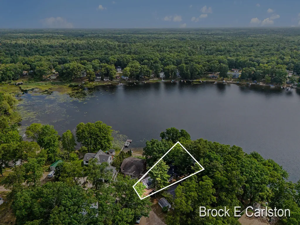 7880 W Lake Road Holton Township MI 49457