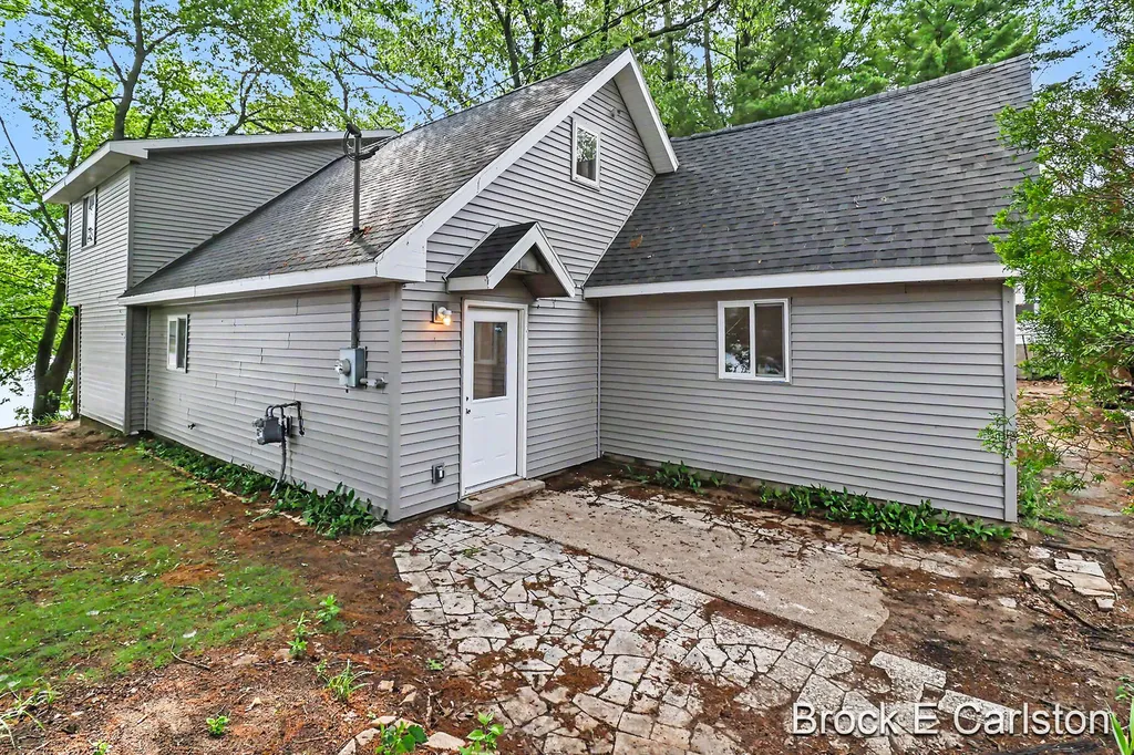 7880 W Lake Road Holton Township MI 49457