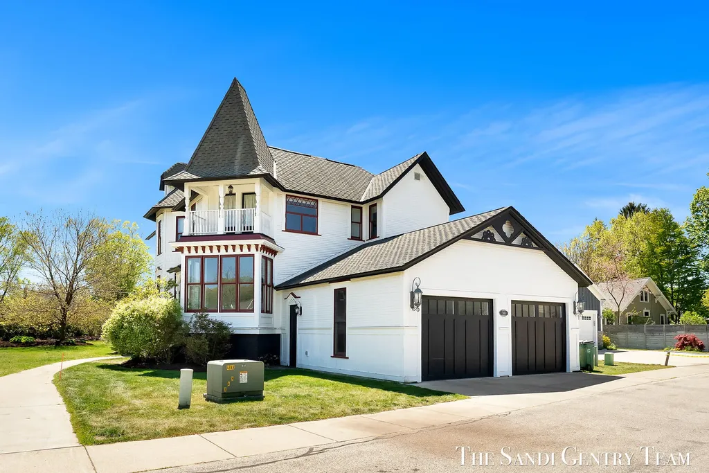 318 Rachaels Way Spring Lake Village MI 49456