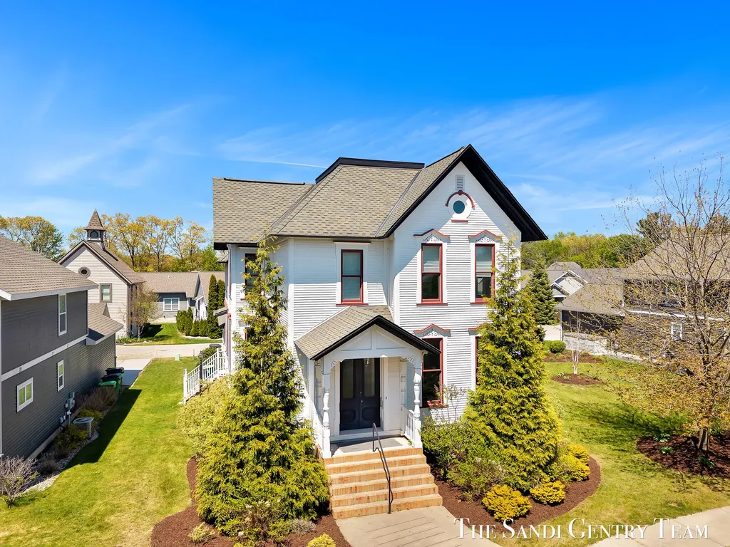 318 Rachaels Way Spring Lake Village MI 49456