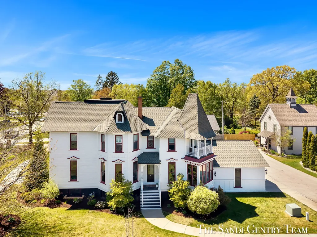318 Rachaels Way Spring Lake Village MI 49456