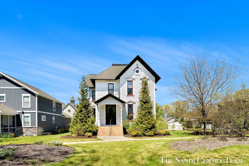 318 Rachaels Way Spring Lake Village MI 49456