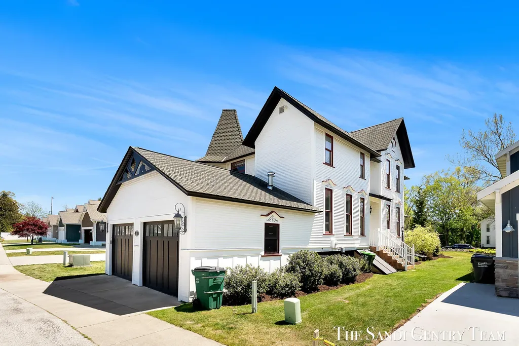 318 Rachaels Way Spring Lake Village MI 49456