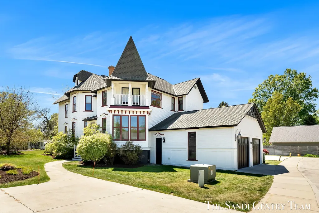 318 Rachaels Way Spring Lake Village MI 49456