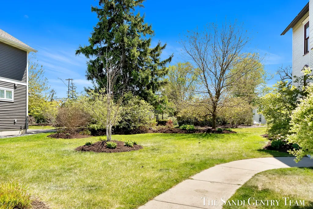 318 Rachaels Way Spring Lake Village MI 49456