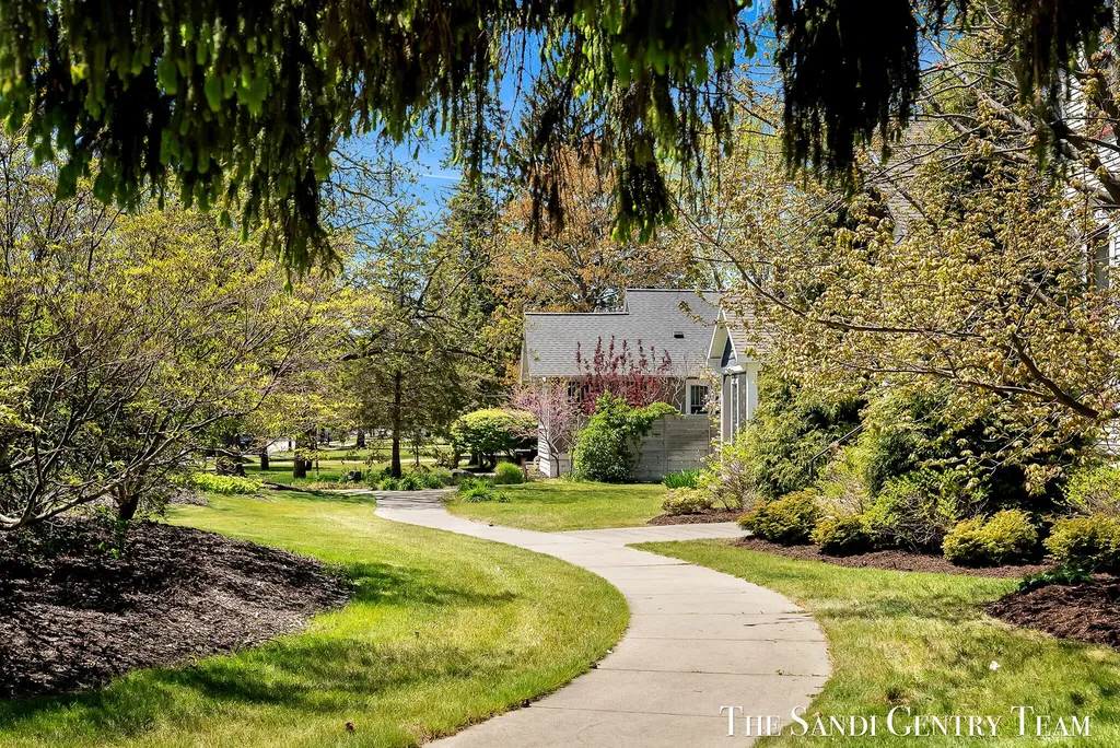 318 Rachaels Way Spring Lake Village MI 49456